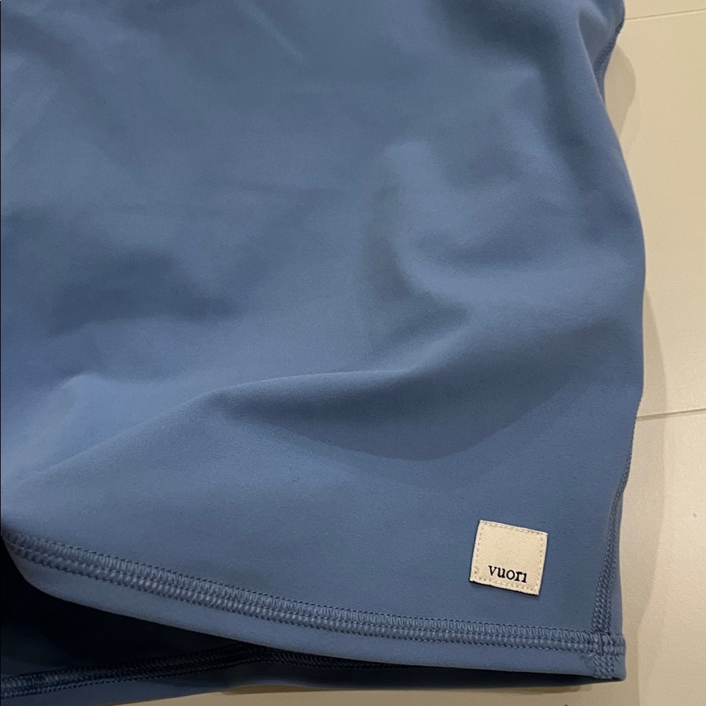 Vuori Women's Blue Tank Top Vuori Women's Daily Crop Top |
Elevate size large - Picture 4 of 12